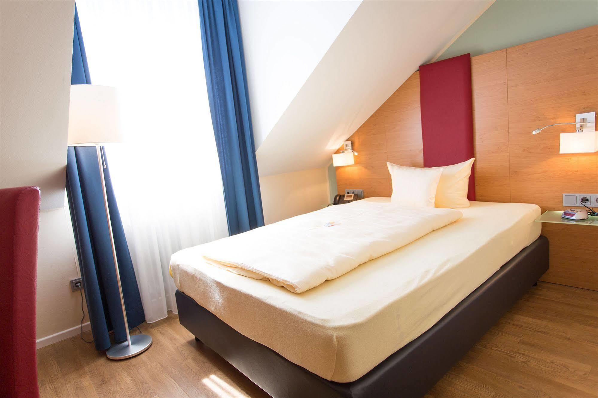 Hotel National Duesseldorf Εξωτερικό φωτογραφία