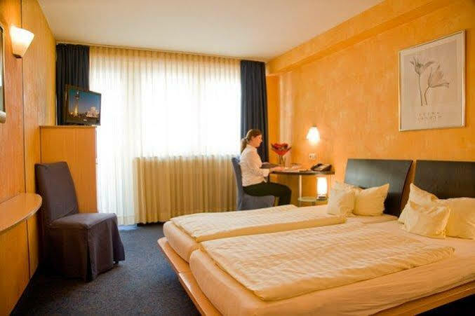 Hotel National Duesseldorf Εξωτερικό φωτογραφία
